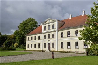 Vilhelmsborgs Hovedbygning bliver nyt hovedsæde for Driftsaktieselskabet Vilhelmsborg